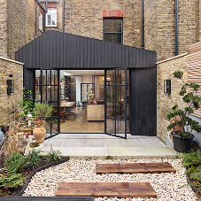 Clement steel doors ‘bring the outside in’ at this Victorian home
